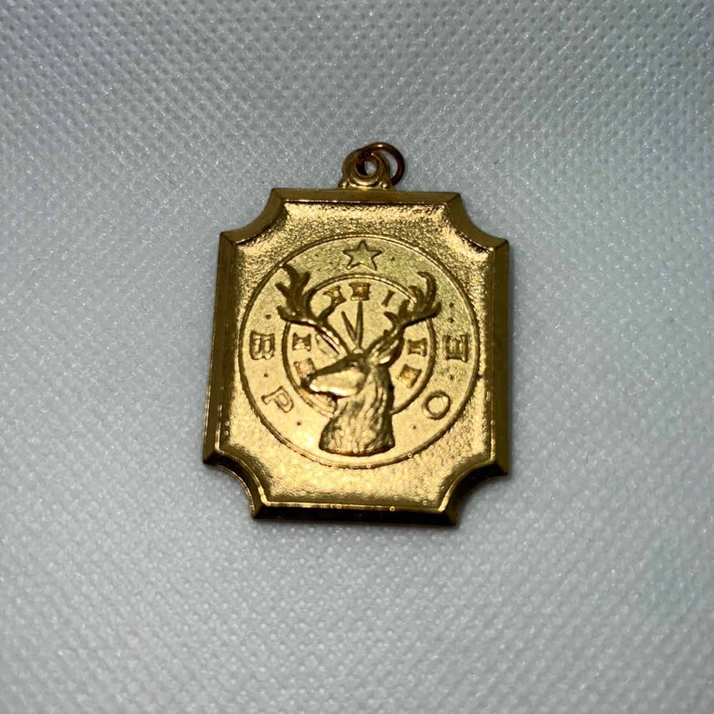 B. P. O. E. ELKS PENDANT MEDALLION CHARM GOLD TONE - Picture 3 of 9
